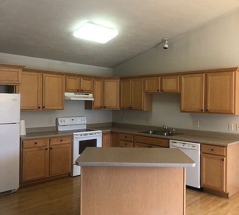 2nd image of 3203 N Aurora Ave #Na