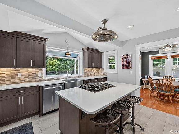 4th image of 95 Collyer Avenue