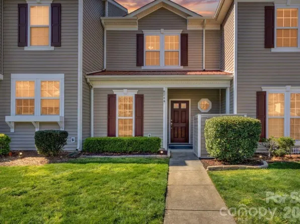 8244 Carob Tree Ln, Charlotte, NC 28215