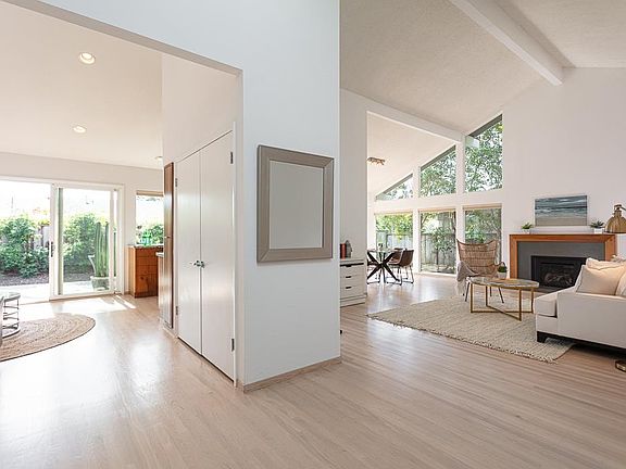 3rd image of 2061 Touraine Ln