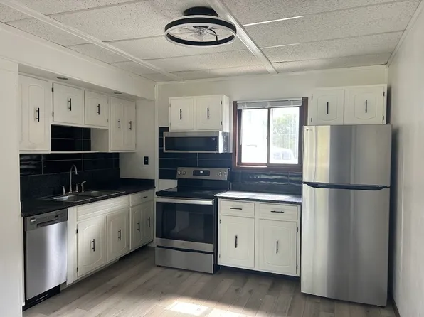 1420 Maricopa Dr APT B, Oshkosh, WI 54904