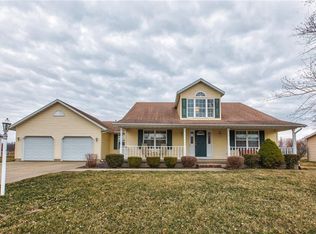 9926 E Bloomfield Hills Dr, Effingham, IL 62401