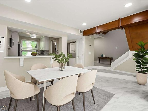 2nd image of 1009 Riverbend Club Dr SE