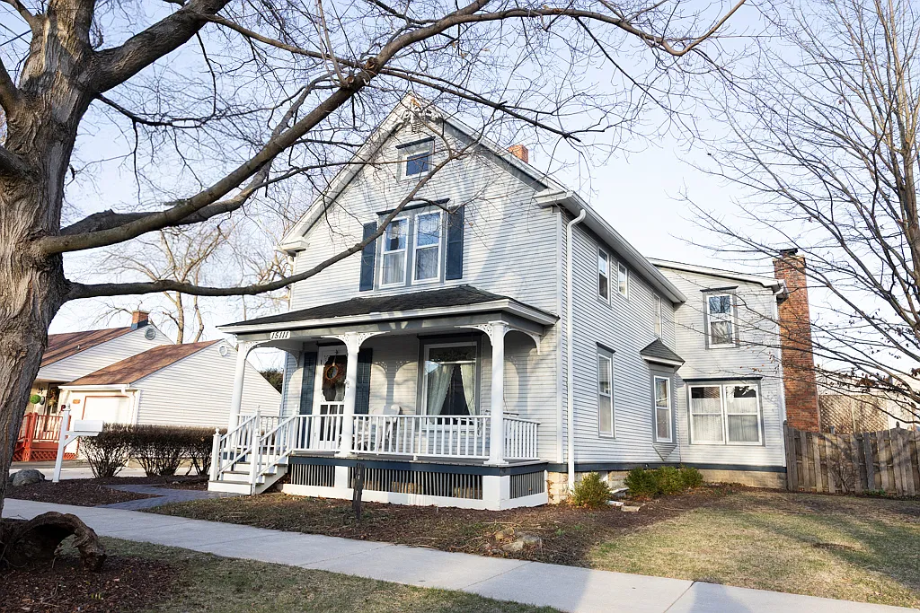 15111 S Fox River St photo 1