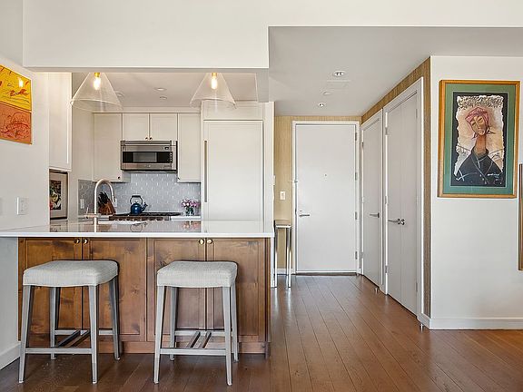 4th image of 171 W 131st St #Penthouse 16