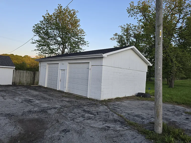 929 E Blue Ridge Blvd — Photo 39