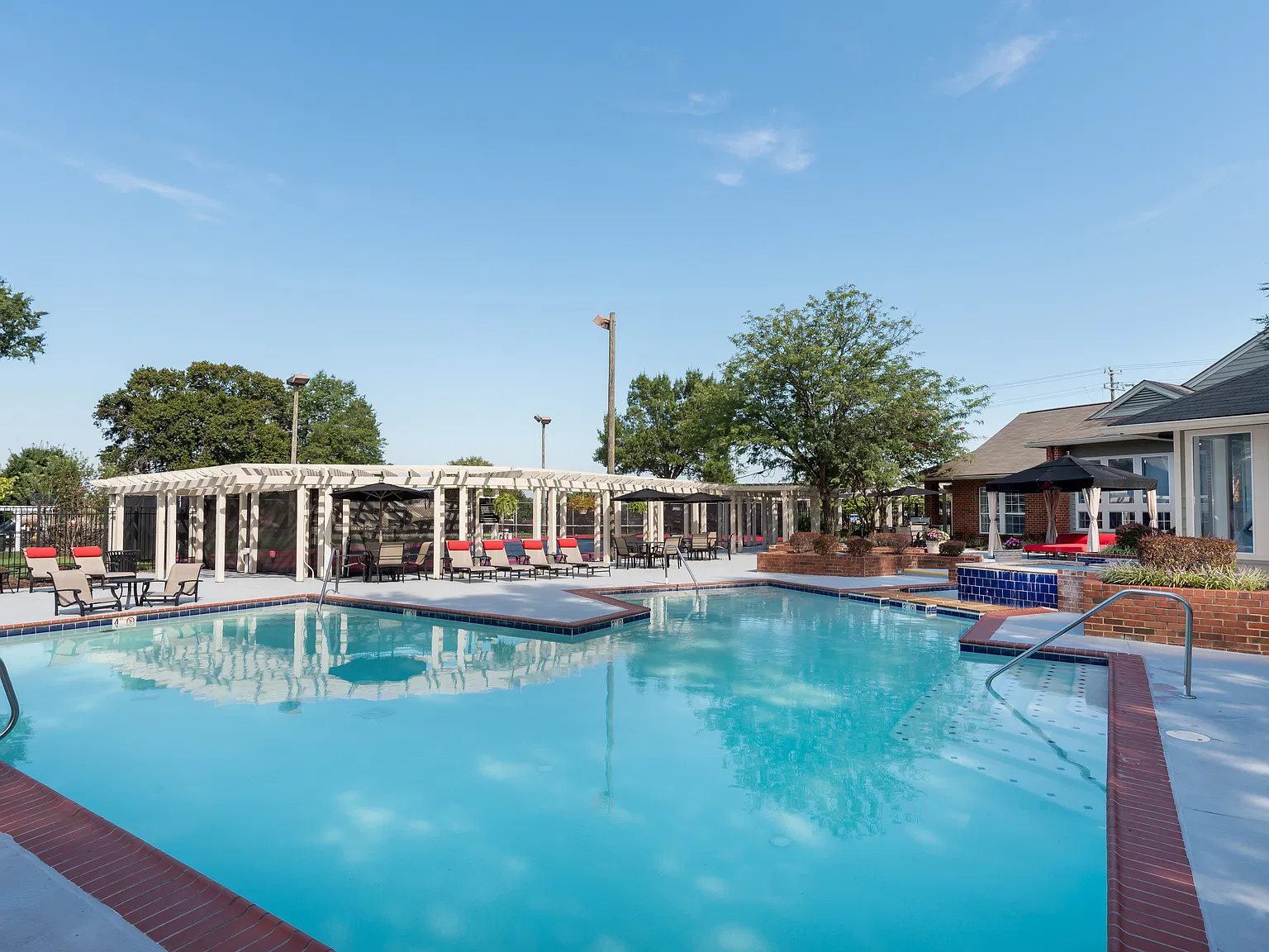 Broadmoor Apartments — Photo 3