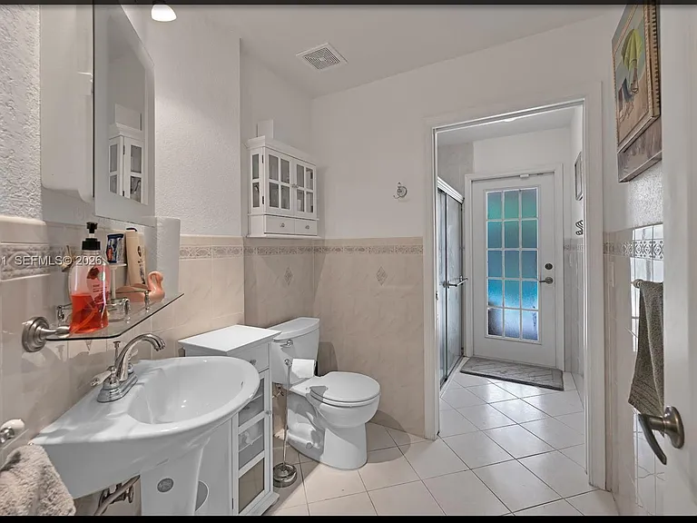 5200 NW 67th Ave — Photo 18
