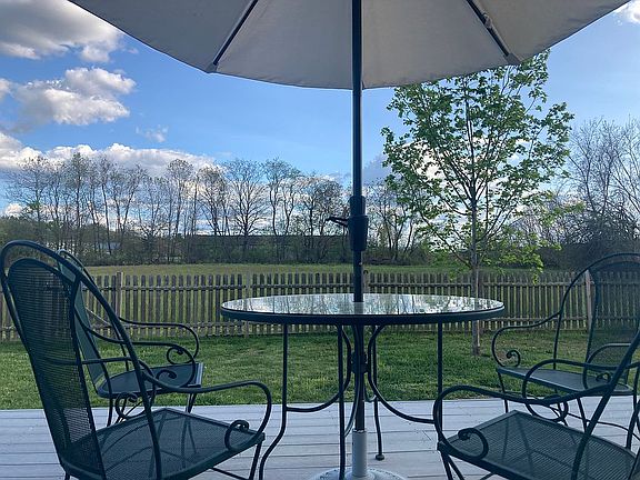 peaceful deck off dining rm