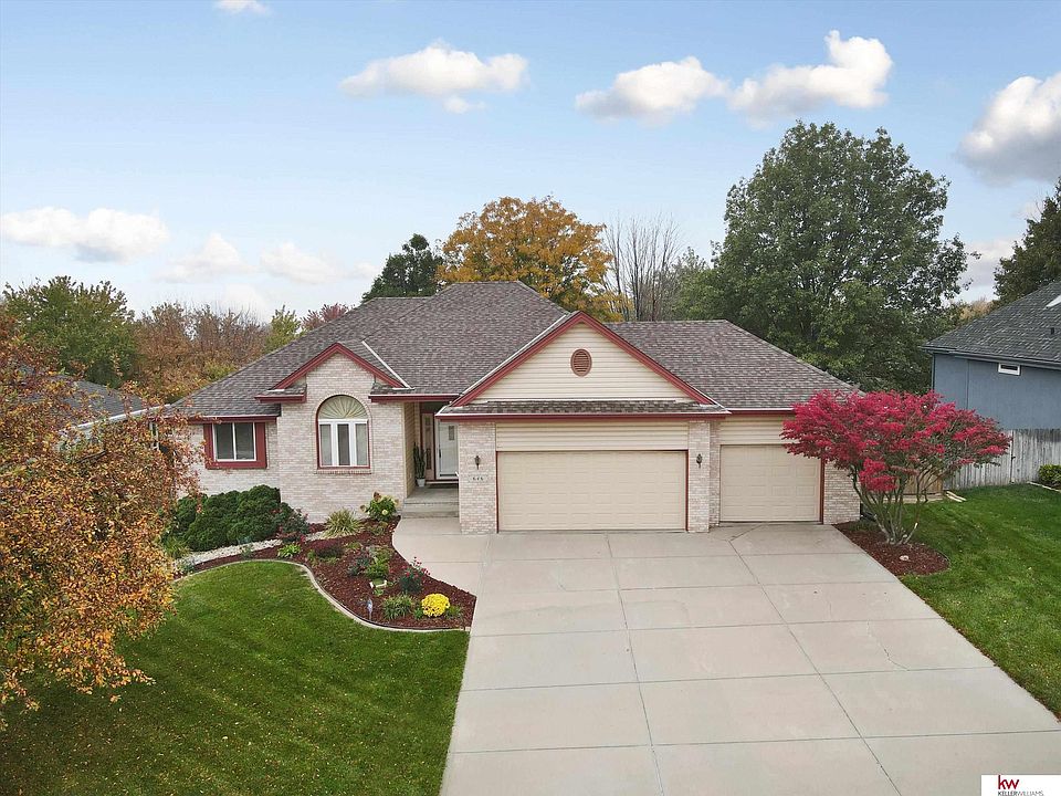 1st image of 646 Caribou Cir