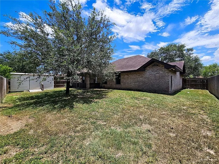 2208 Robin Ave W — Photo 26