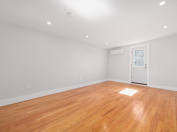 5th image of 469 Bristol Ferry Rd