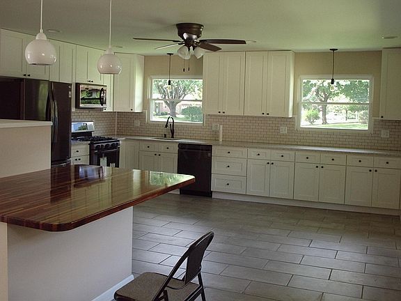 3rd image of 907 Meadowview Dr
