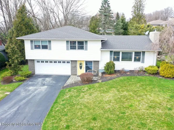 107 Carteret Dr, Clarks Summit, PA 18411