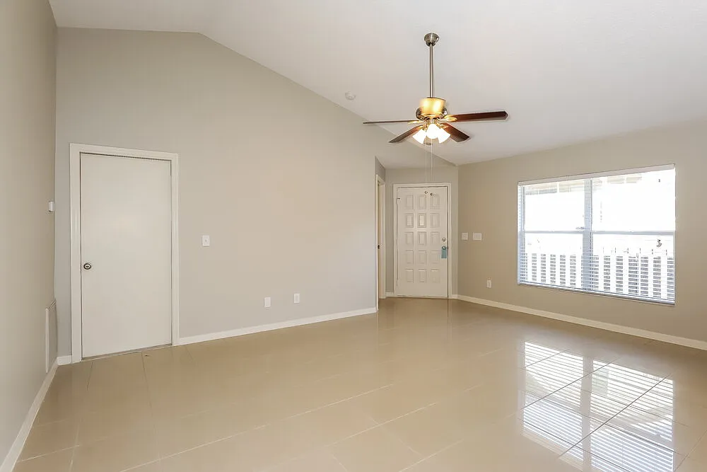 4 bed, 2.0 bath, 1326 sqft, $2,230 — Photo 3