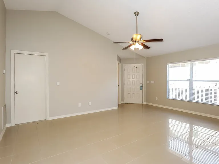 3413 Palm Beach Dr — Photo 3