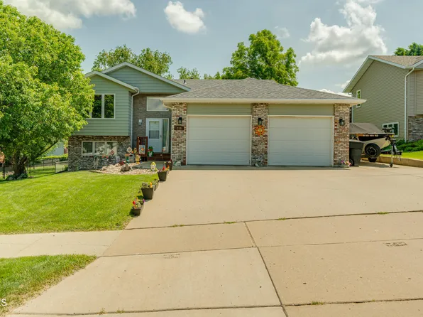 219 E Calgary Ave, Bismarck, ND 58503