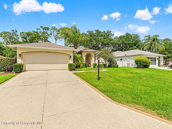 4th image of 2593 Crystal Lake Dr