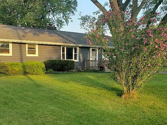 3rd image of 221 Pepperidge Ln
