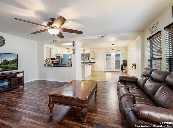 4th image of 13530 Mason Crest Dr