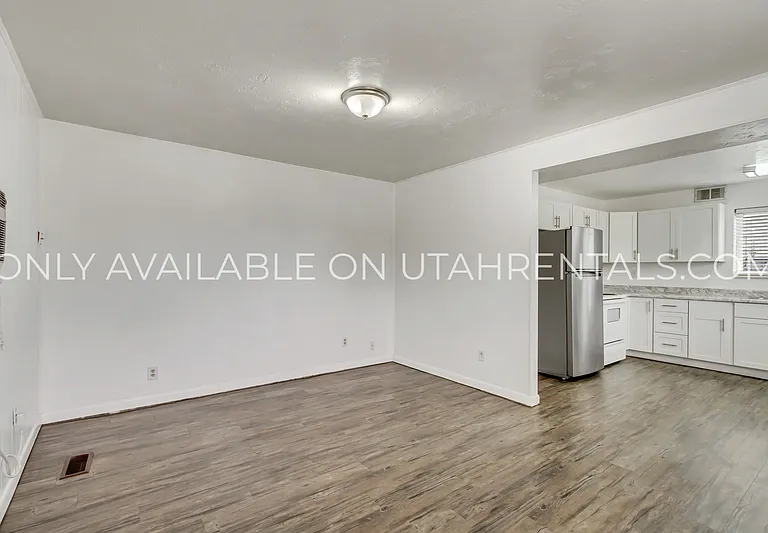 398 W State St — Photo 7
