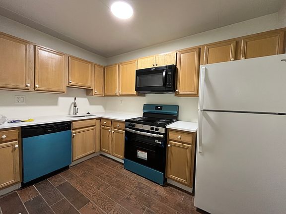 4th image of 732 Putnam Blvd #A