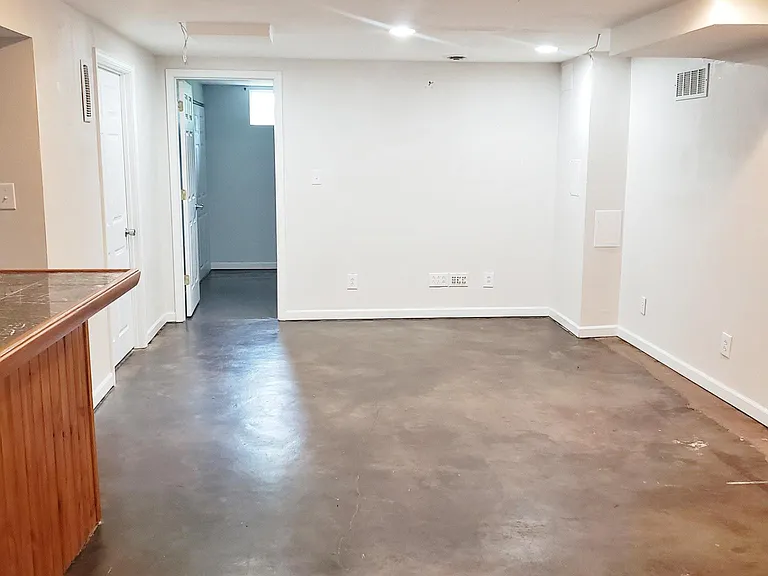 208 Ramsey Ln — Photo 22
