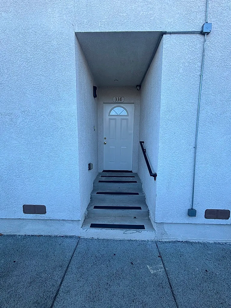 5 bed, 1857 sqft, $3,800 — Photo 2