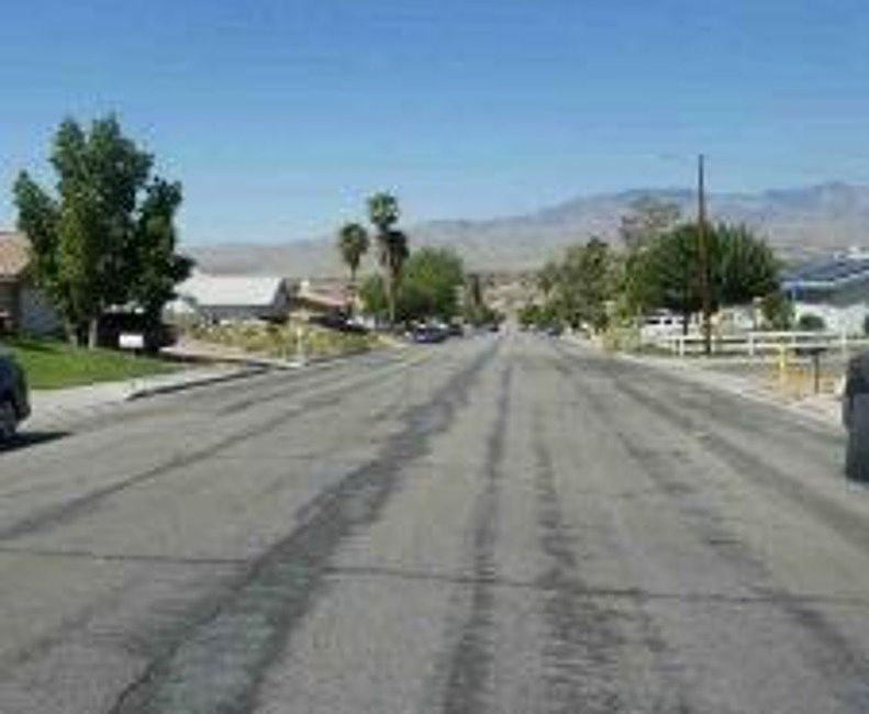 Exterior Neighborhood (street photo)