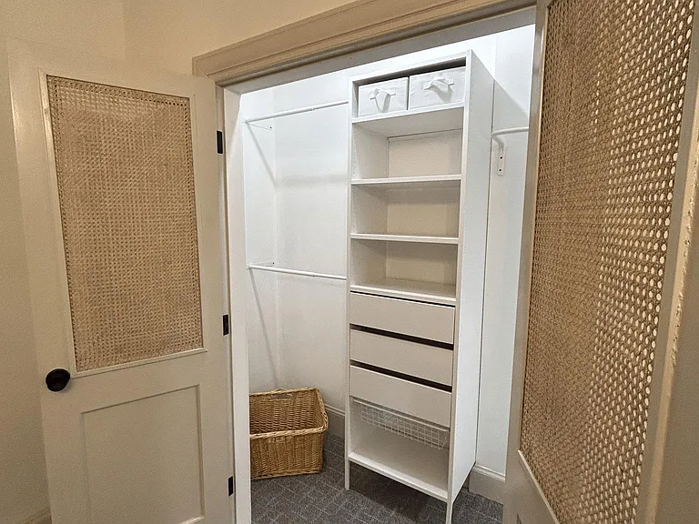 Master Bed (Closet)