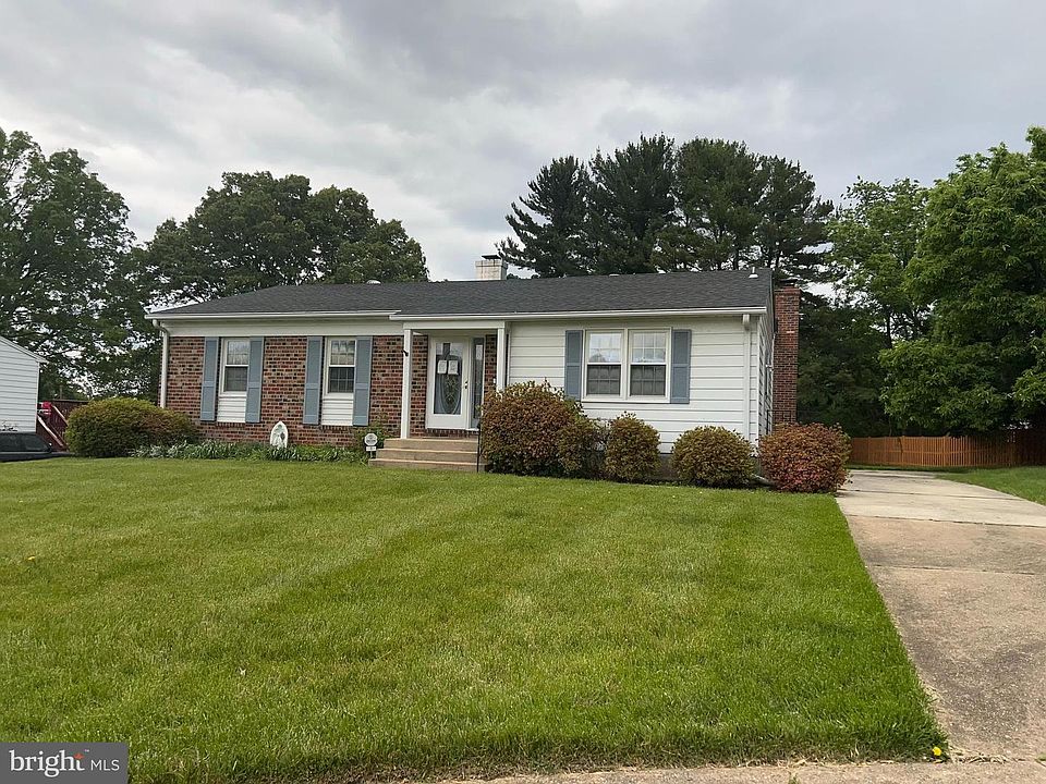 1st image of 8 Monroe Field Ct