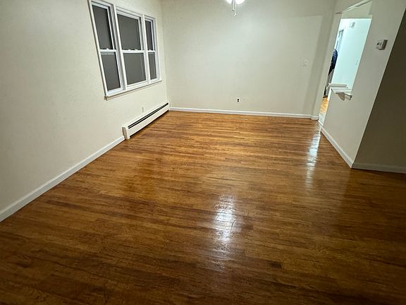 4th image of 178 Kelvin Ave #2