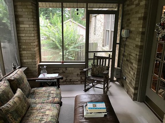 2nd image of 1605 Blair St