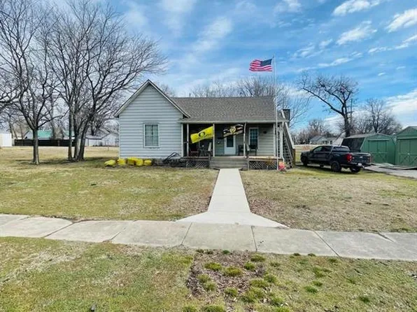 720 Commercial St, Oswego, KS 67356