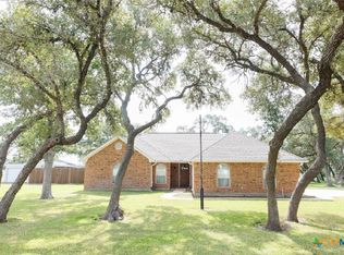 801 Brushy Creek Dr, Yoakum, TX 77995