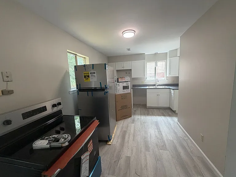 825 Kerns Ave SW — Photo 4
