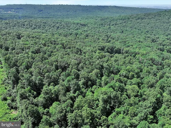 114 Iron Valley Dr, Lebanon, PA 17042