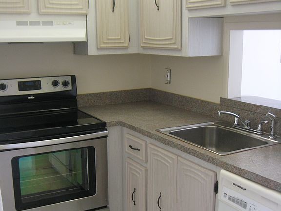 3rd image of 2811 Somerset Dr APT 411