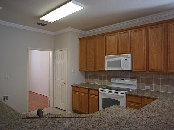 4th image of 5700 Pinecrest Ct