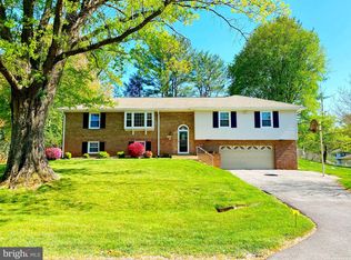 17617 Prince Edward Dr, Olney, MD 20832