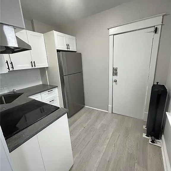 983 Main St E #6 — Photo 3
