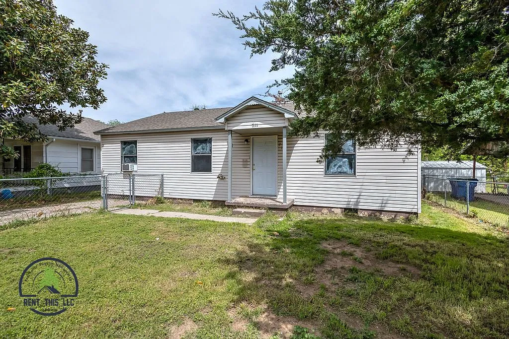 Building Photo - 711 W Elder Ave