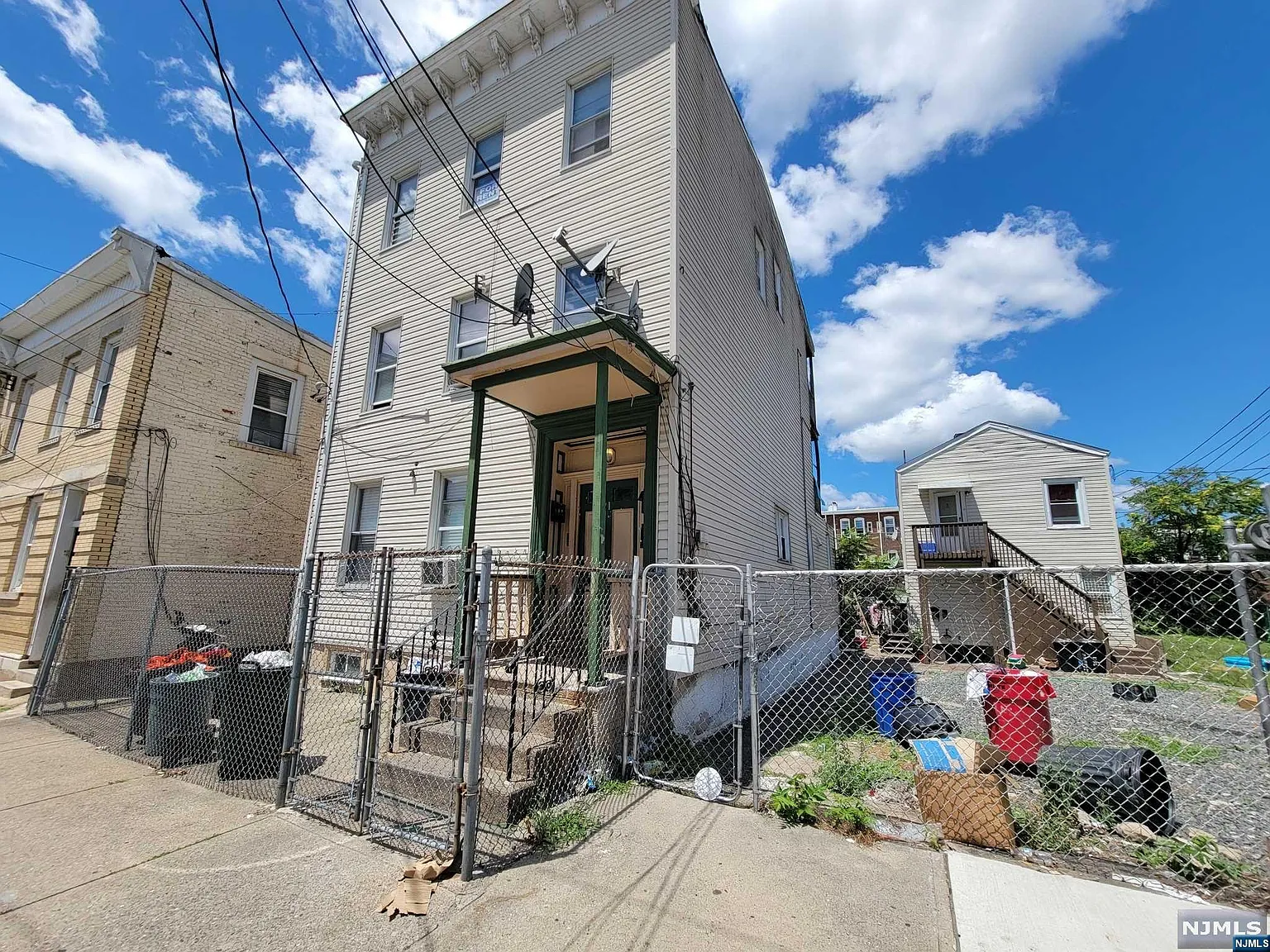 21 Elm St photo 1