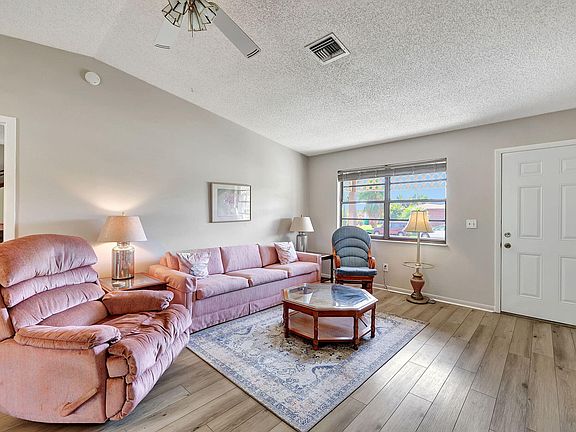 4th image of 2433 SE Warwick Street