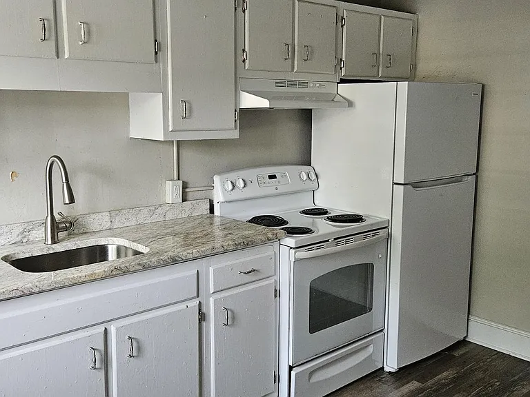 814 Sunset Ave #4 — Photo 3