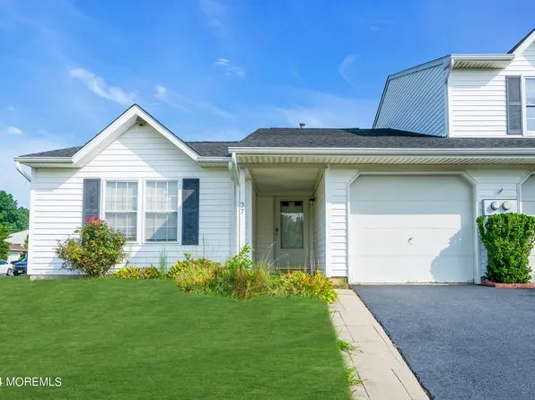 37 Farragut Square, Freehold, NJ 07728