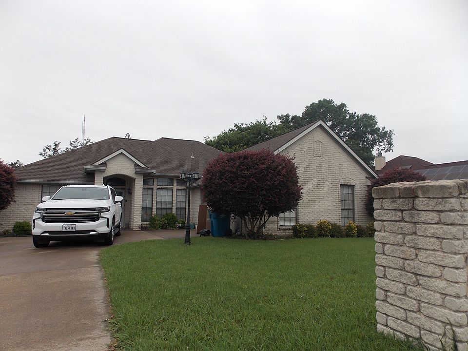 2nd image of 1425 Nottingham Dr