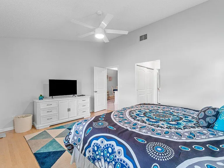 7916 Coral Pointe Dr — Photo 18
