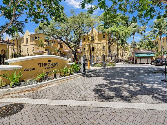4th image of 2540 SW 14th Avenue #202