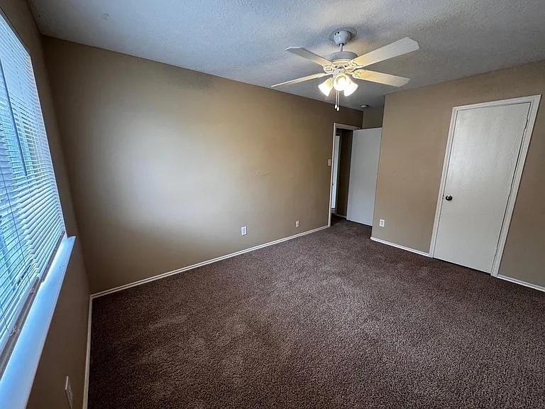 1411 Hallcroft Ln — Photo 12